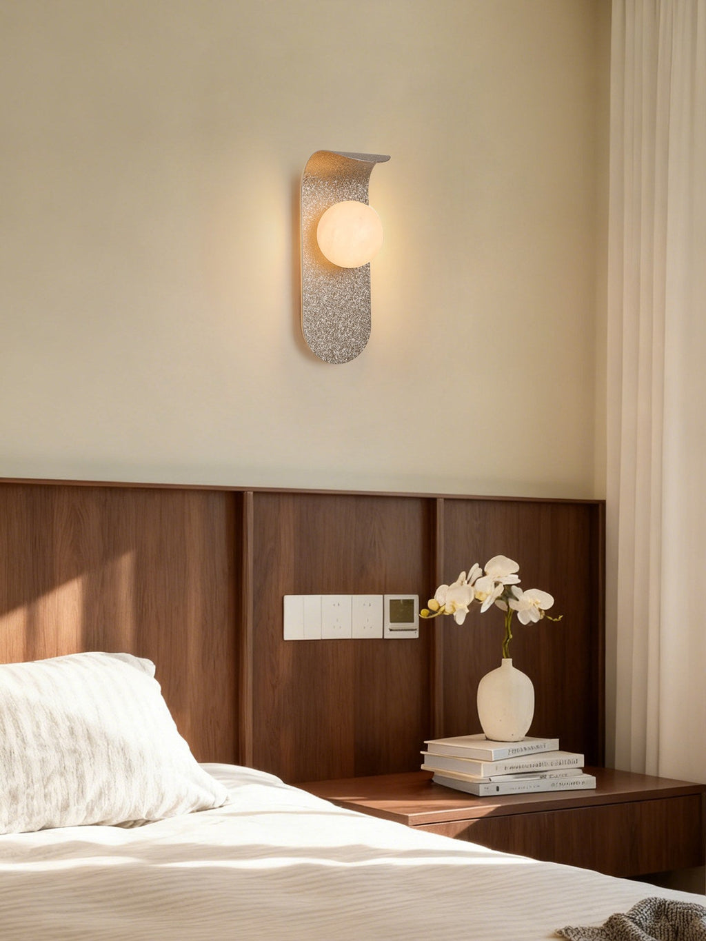 W&F Collection | Crackle Gold Alabaster Wall Sconce