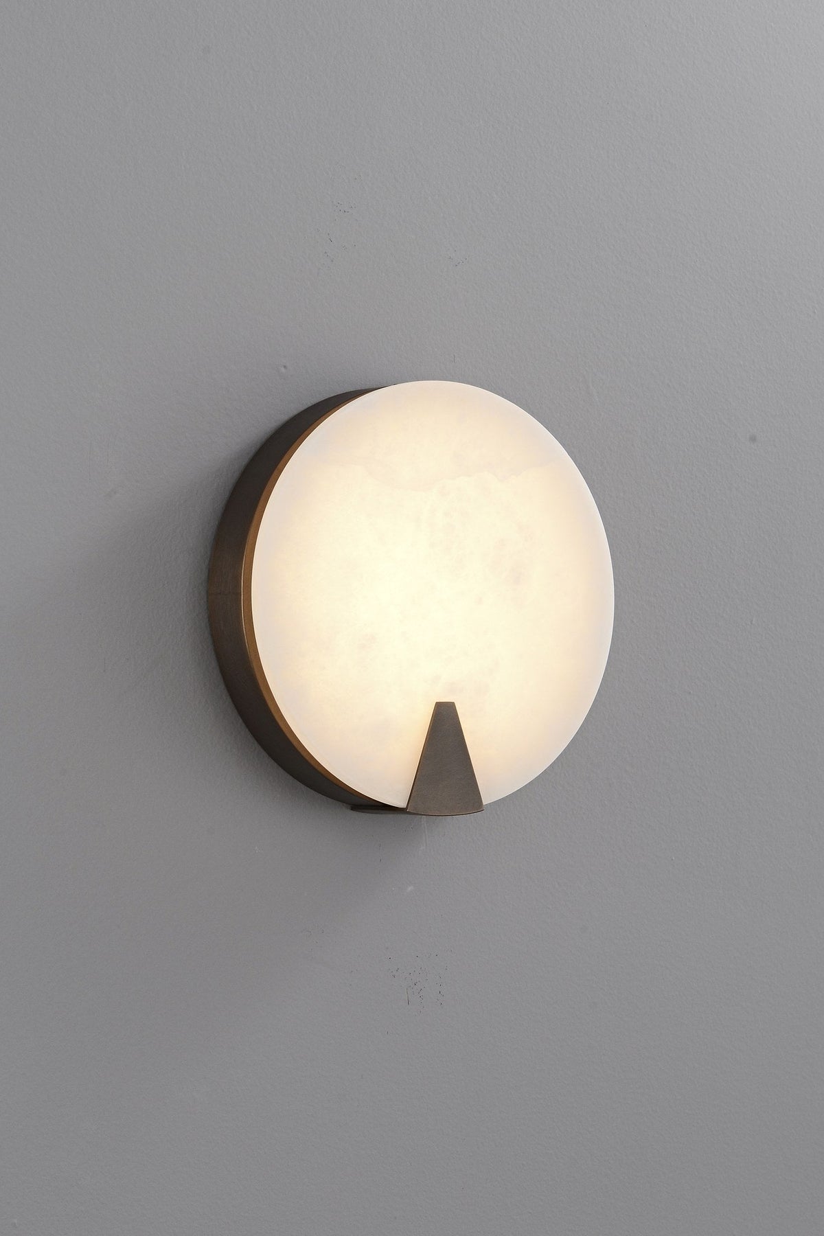 W&F Collection | Alabaster Round Wall Sconce
